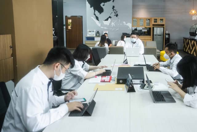 Kegiatan tim sales Natindo Cargo