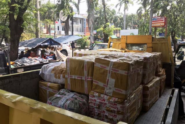 Barang import siap dikirim kepada pelanggan
