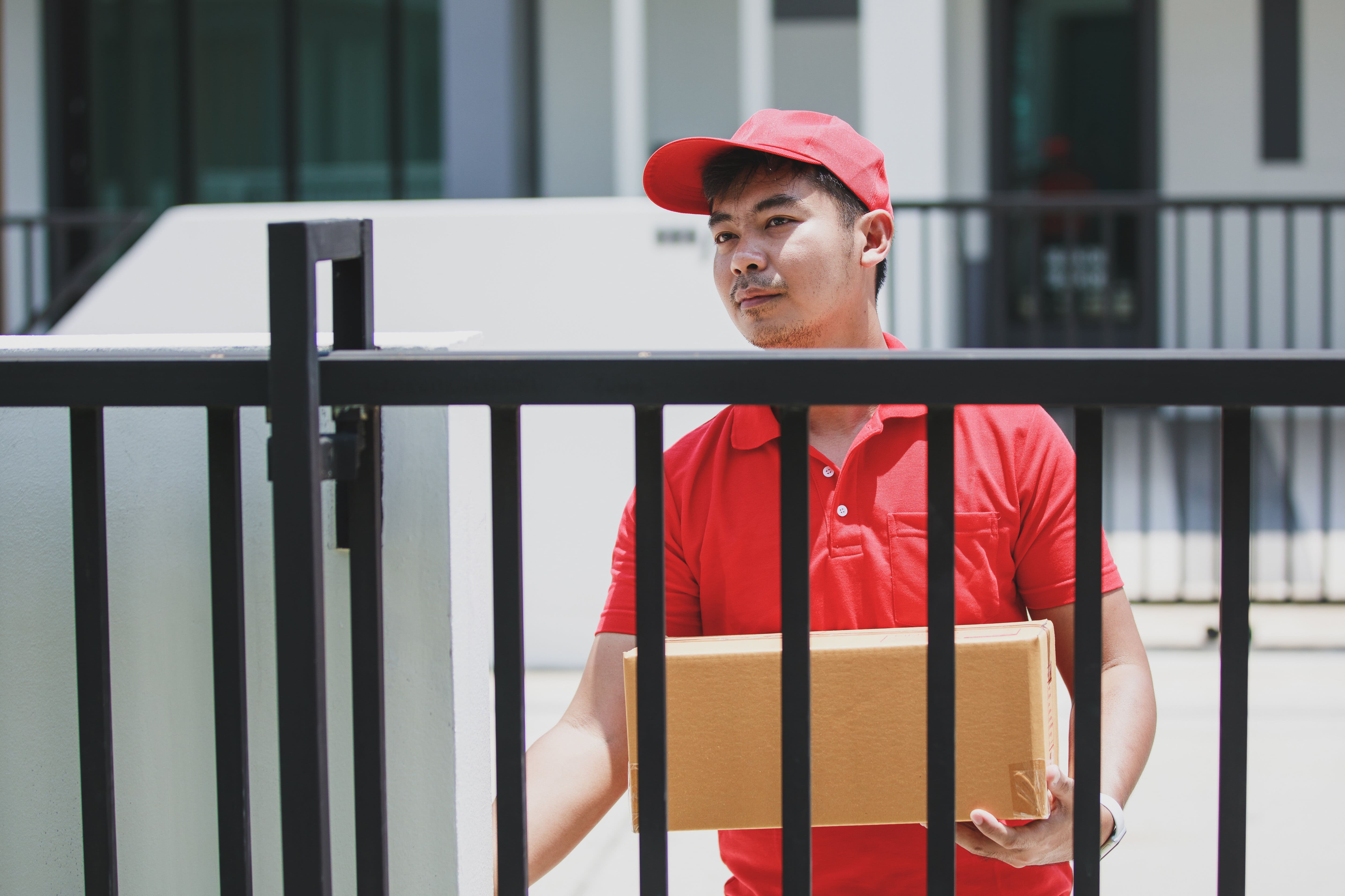 Kenali Kelebihan Juga Kekurangan Impor Door To Door