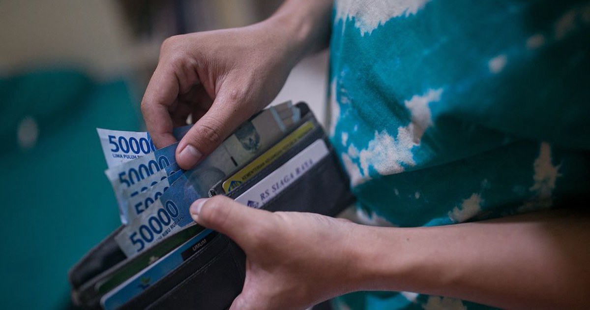 Pelemahan Rupiah Dekati Rp18 Ribu: Ancaman Inflasi Impor bagi Warga